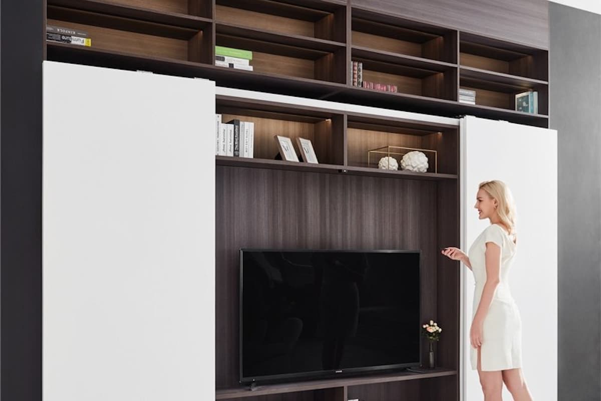 Posuvné dveře do skříně. Jak je nasadit, vyrobit a na co si dát pozor