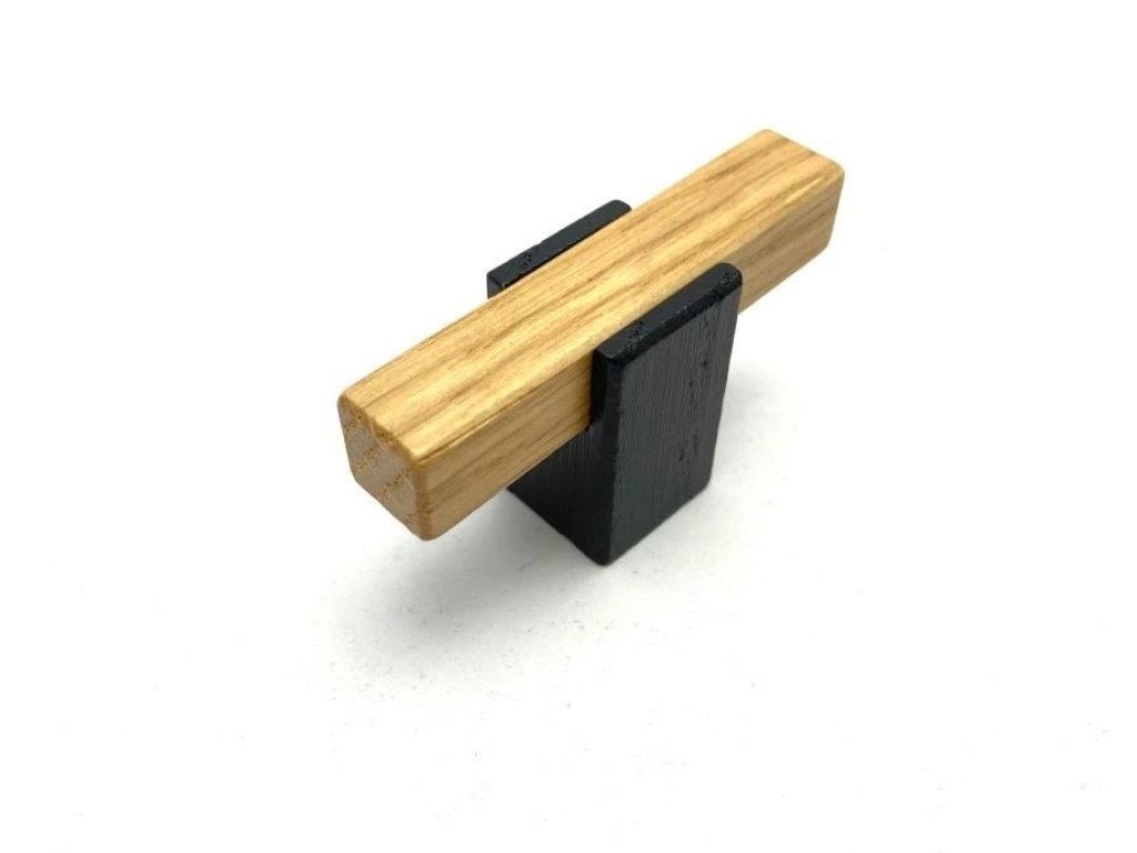 Knopka dřevěná Stela dub lak/ černě mořený